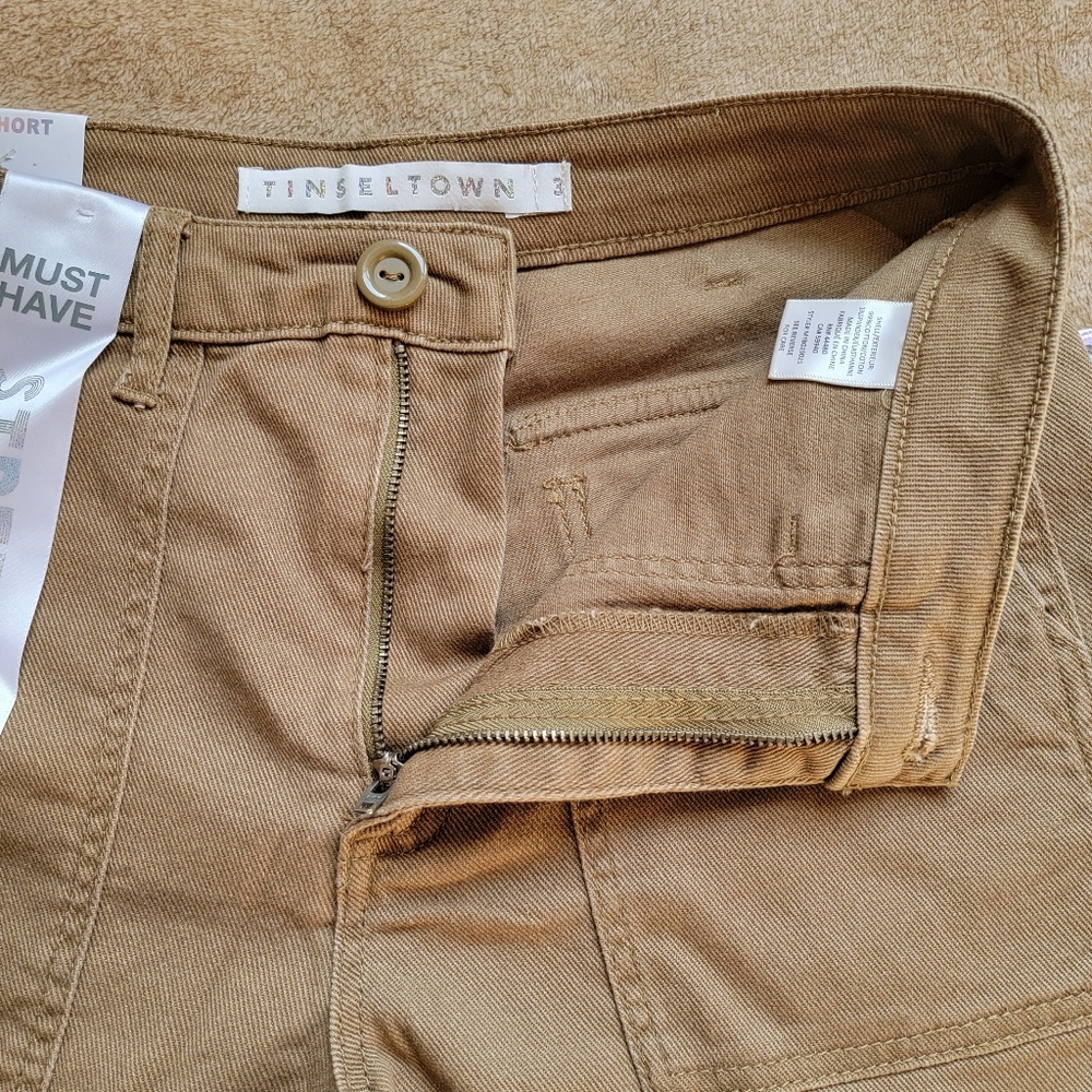 Tinseltown High Rise Utility Mom Shorts - Size 3 - Picture 3 of 8